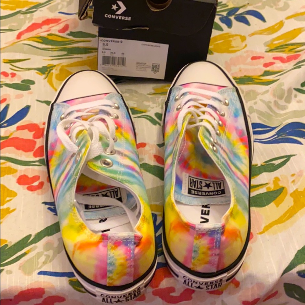 New Never Worn Tie Dye Converse Sneakers